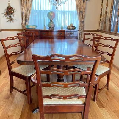 LOT 55: Vintage Drexel Double Pedestal Mahogany Dining Table with Five Chairs and Table Pads