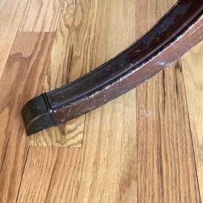 LOT 55: Vintage Drexel Double Pedestal Mahogany Dining Table with Five Chairs and Table Pads