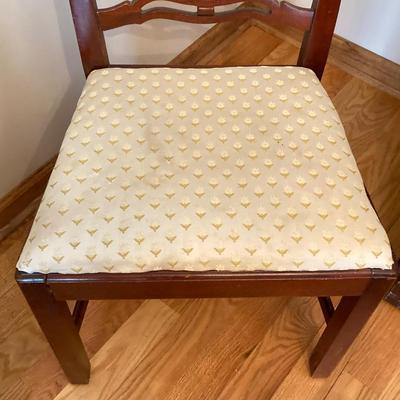 LOT 55: Vintage Drexel Double Pedestal Mahogany Dining Table with Five Chairs and Table Pads