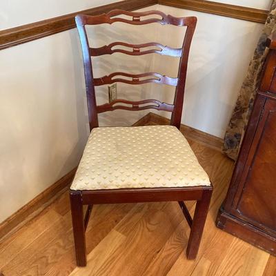 LOT 55: Vintage Drexel Double Pedestal Mahogany Dining Table with Five Chairs and Table Pads
