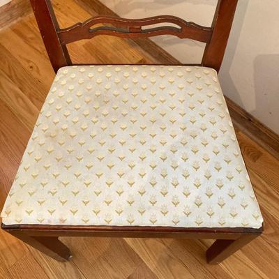 LOT 55: Vintage Drexel Double Pedestal Mahogany Dining Table with Five Chairs and Table Pads