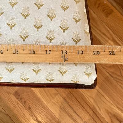 LOT 55: Vintage Drexel Double Pedestal Mahogany Dining Table with Five Chairs and Table Pads