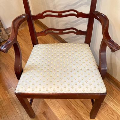 LOT 55: Vintage Drexel Double Pedestal Mahogany Dining Table with Five Chairs and Table Pads