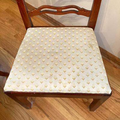 LOT 55: Vintage Drexel Double Pedestal Mahogany Dining Table with Five Chairs and Table Pads