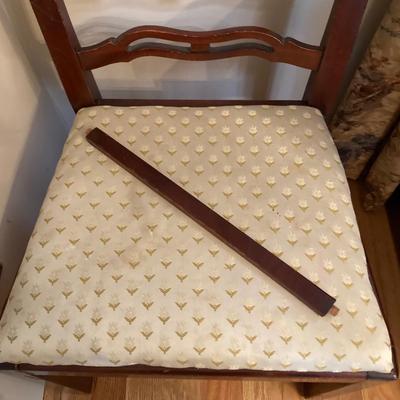 LOT 55: Vintage Drexel Double Pedestal Mahogany Dining Table with Five Chairs and Table Pads