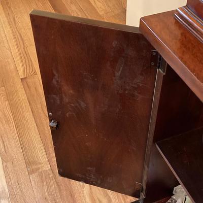 LOT 57: Vintage Drexel Mahogany China Cabinet