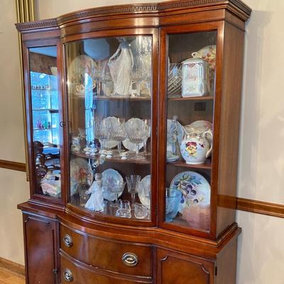 LOT 57: Vintage Drexel Mahogany China Cabinet