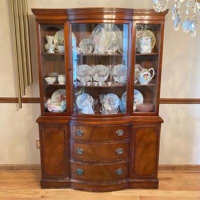 LOT 57: Vintage Drexel Mahogany China Cabinet