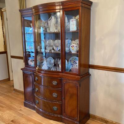 LOT 57: Vintage Drexel Mahogany China Cabinet