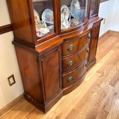 LOT 57: Vintage Drexel Mahogany China Cabinet