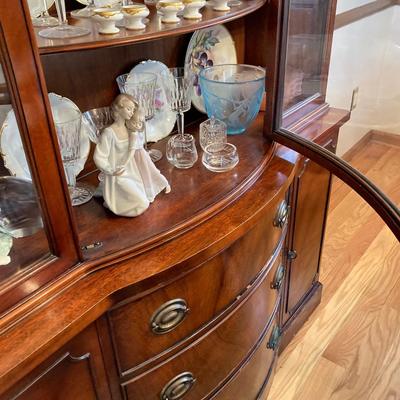 LOT 57: Vintage Drexel Mahogany China Cabinet
