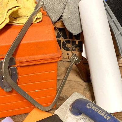 LOT 59: Garage Cleanout - Tools, Lights, Household, Hardware, Air Pump and More