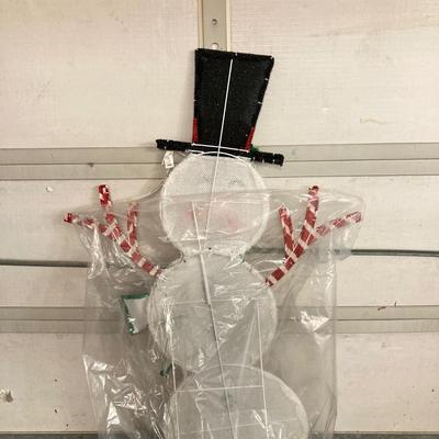 LOT 64: Outdoor Holiday Decor - Lighted Snowman, Christmas Tree and More