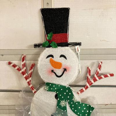 LOT 64: Outdoor Holiday Decor - Lighted Snowman, Christmas Tree and More