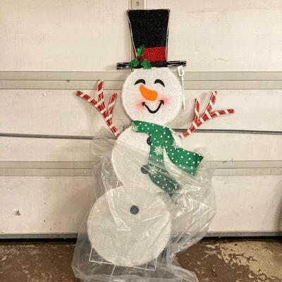 LOT 64: Outdoor Holiday Decor - Lighted Snowman, Christmas Tree and More