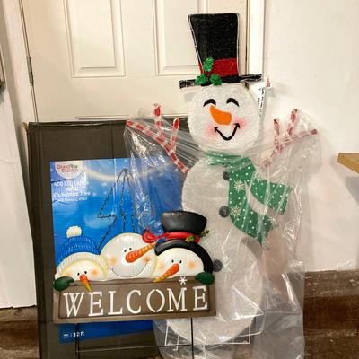 LOT 64: Outdoor Holiday Decor - Lighted Snowman, Christmas Tree and More