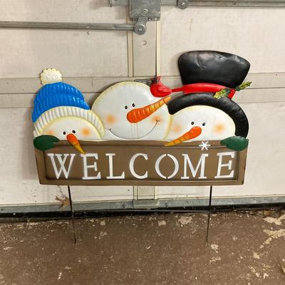 LOT 64: Outdoor Holiday Decor - Lighted Snowman, Christmas Tree and More