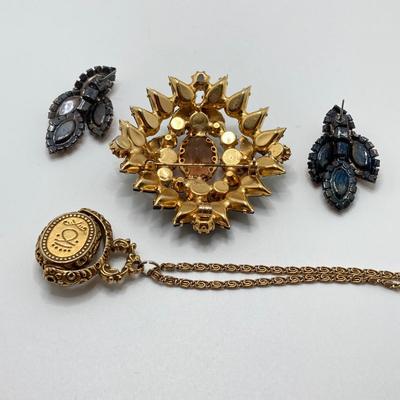 LOT 68: Collection of Vintage Costume Jewelry