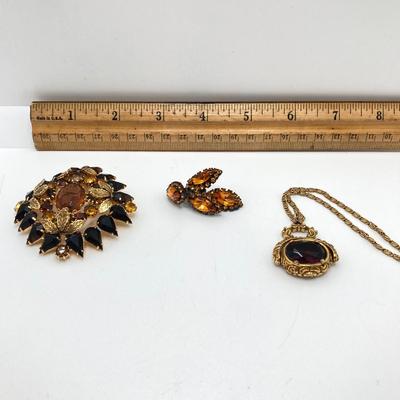 LOT 68: Collection of Vintage Costume Jewelry