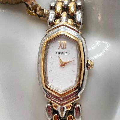 LOT 69: Watch Collection - Vintage Bulova Swiss (10K R.G.P. Bezel), Seiko and Gruen