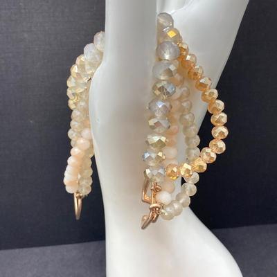 LOT 71: Beautiful Vintage Jewelry - Necklace, Pendant, Earrings and Bracelets