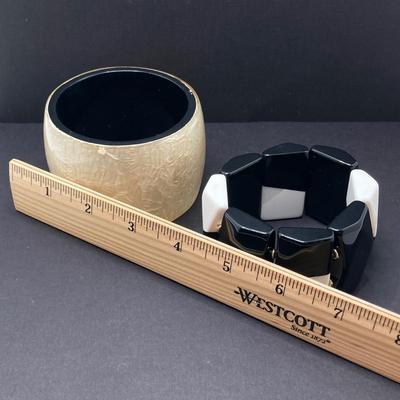 LOT 75: Collection of Vintage Jewelry - Cameo Brooch / Necklace, Bracelets and Earrings