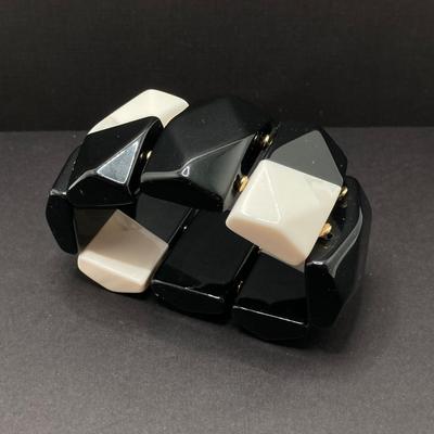 LOT 75: Collection of Vintage Jewelry - Cameo Brooch / Necklace, Bracelets and Earrings