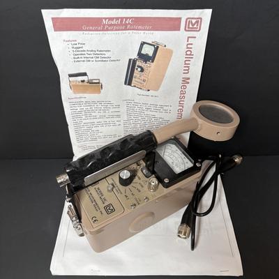 LOT 113: Ludlum Measurements 14C General Purpose Ratemeter & Model 44-9 Probe