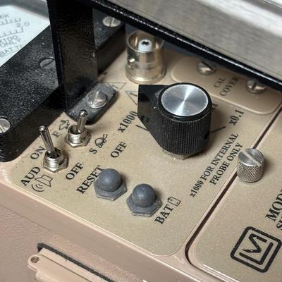 LOT 113: Ludlum Measurements 14C General Purpose Ratemeter & Model 44-9 Probe