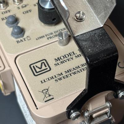 LOT 113: Ludlum Measurements 14C General Purpose Ratemeter & Model 44-9 Probe