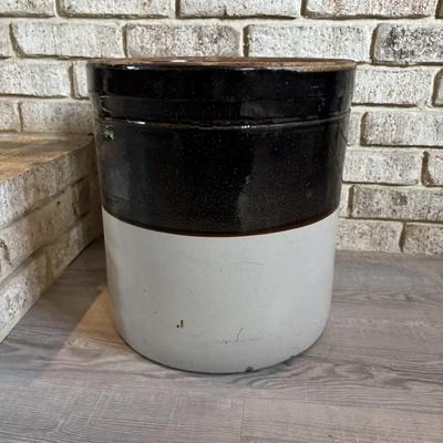 LOT 117: Vintage Nelson McCoy 6=Gallon Stoneware Crock