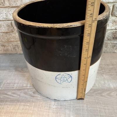 LOT 118: Vintage Star Stoneware Co., 6-Gallon Stoneware Crock