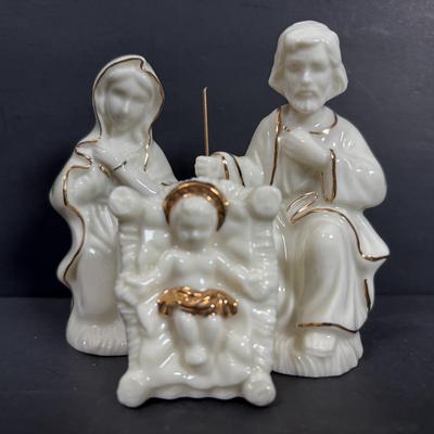 LOT 123: Bradford Exchange Irish Blessing Ornaments & Lefton Holy Family Figurines
