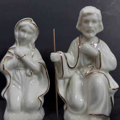 LOT 123: Bradford Exchange Irish Blessing Ornaments & Lefton Holy Family Figurines