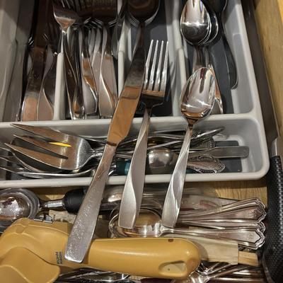 LOT 124: Mikasa Flatware & Kitchen Gadget Drawer Cleanout