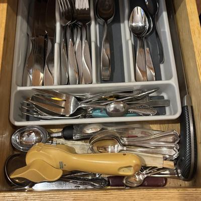 LOT 124: Mikasa Flatware & Kitchen Gadget Drawer Cleanout