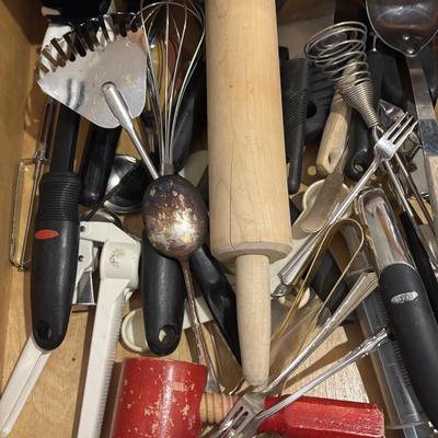 LOT 124: Mikasa Flatware & Kitchen Gadget Drawer Cleanout