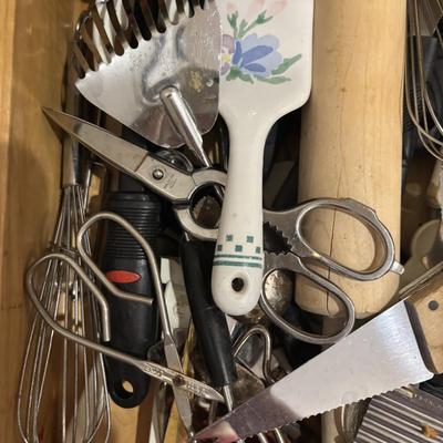 LOT 124: Mikasa Flatware & Kitchen Gadget Drawer Cleanout