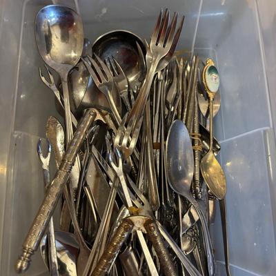 LOT 125: Kitchen Collection of Flatware, Gadgets, Serving Ware, and More