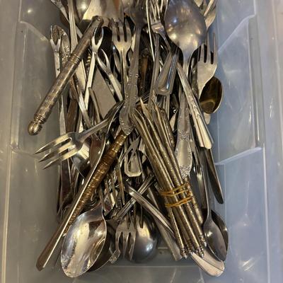LOT 125: Kitchen Collection of Flatware, Gadgets, Serving Ware, and More