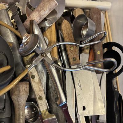 LOT 125: Kitchen Collection of Flatware, Gadgets, Serving Ware, and More