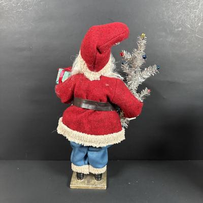 LOT 131: Home Decor Santa Collection