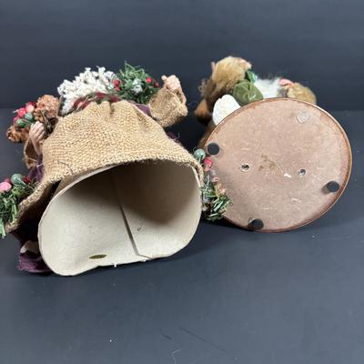 LOT 131: Home Decor Santa Collection