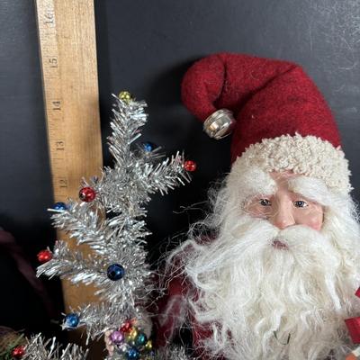 LOT 131: Home Decor Santa Collection
