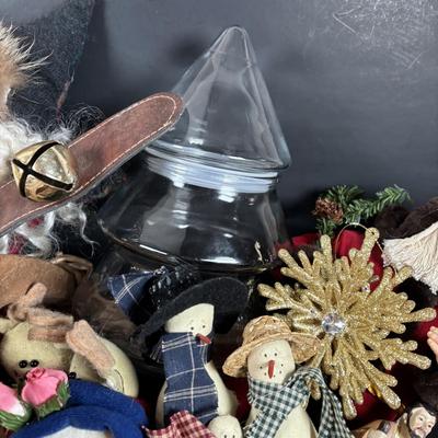 LOT 132: Basket Full of Christmas Decor: Snowmen, Ornaments Santa, Angels