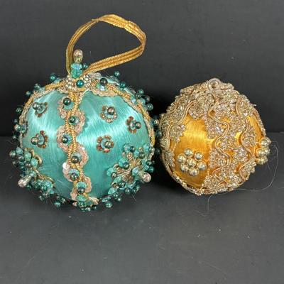 LOT 133: Holiday Ornament Collection: Vintage Pushpins, Beaded Slippers, Tassels