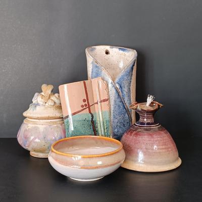 LOT 137: Anne-Hise Pottery Bowl, Winegar Stoneware Oil Lamp, Pottery Wall Pocket & More