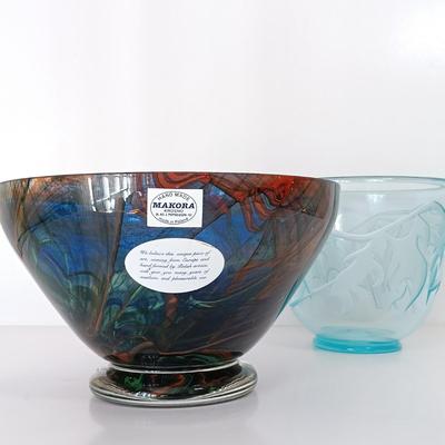 LOT 139: Makora Art Glass Bowl & Signed Deeble Etched Glass Bowl