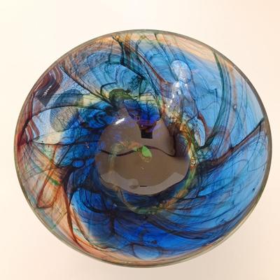 LOT 139: Makora Art Glass Bowl & Signed Deeble Etched Glass Bowl