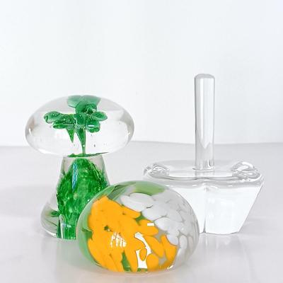 LOT 141: Art Glass Paperweights with Clear Glass Ringholder